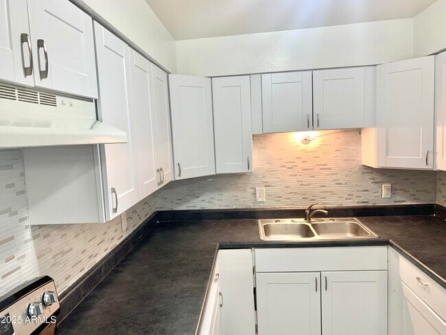 2415 W Hazelwood St Phoenix, AZ 85015 photo 4