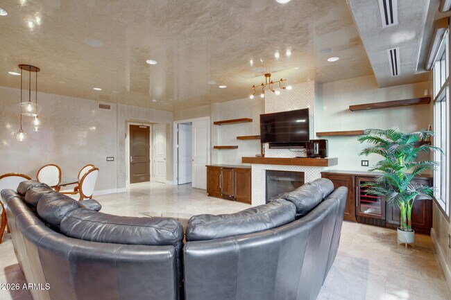 2211 E Camelback Rd Phoenix, AZ 85016 photo 3