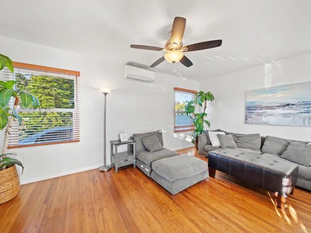 367 Hedge Way Chula Vista, CA 91910 photo 3