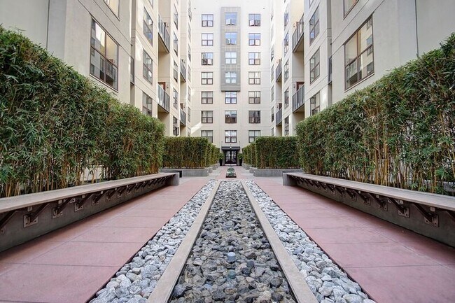 1150 J St San Diego, CA 92101 photo 2