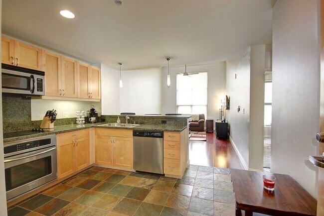1150 J St San Diego, CA 92101 photo 5