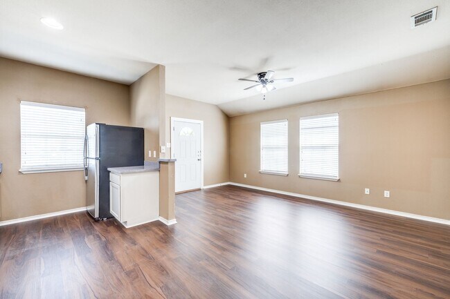 3518 8th Ave Fort Worth, TX 76110 photo 2