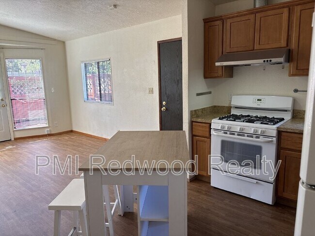 4915 Shattuck Ave. Oakland, CA 94609 photo 2