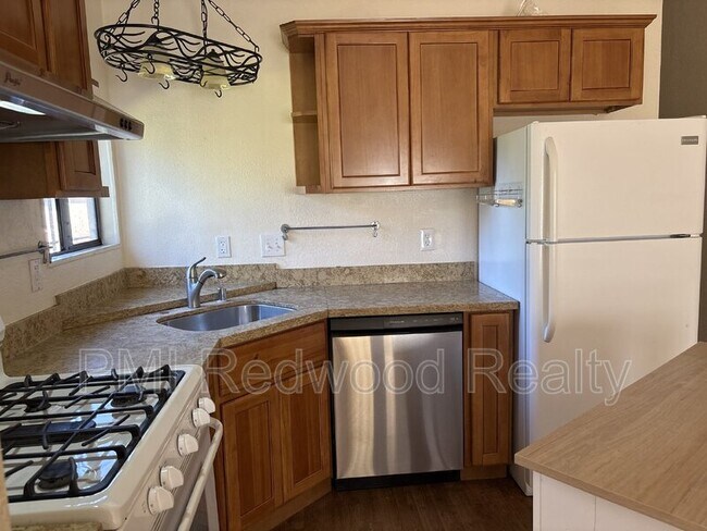 4915 Shattuck Ave. Oakland, CA 94609 photo 3