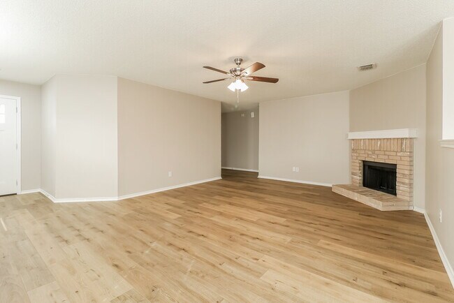 517 Riverflat Drive, Fort Worth, TX 76179 photo 3