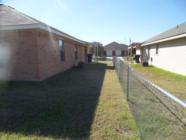 2801 Alma Dr Killeen, TX 76549 photo 4