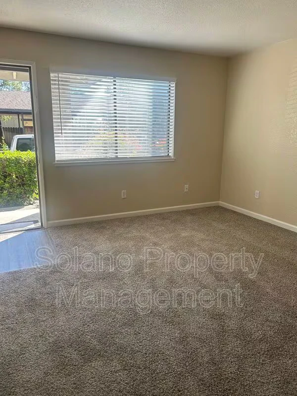 516 Pacific Ave Fairfield, CA 94533 photo 3