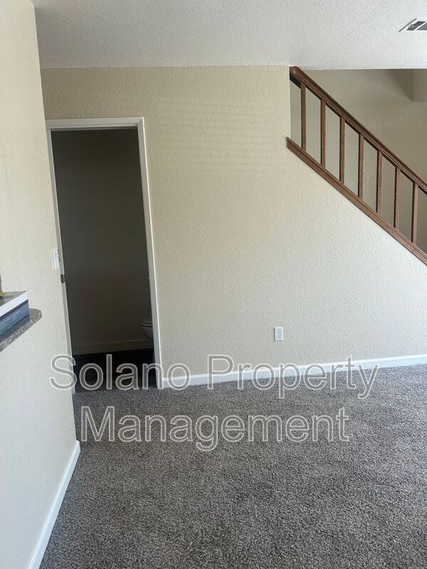 516 Pacific Ave Fairfield, CA 94533 photo 4