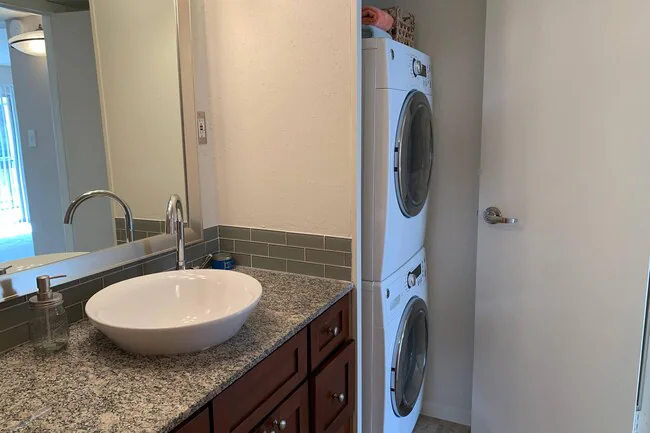 Barton Hills Apartments photo 4