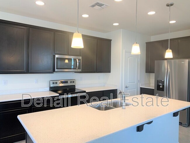 905 S Canal Dr Chandler, AZ 85225 photo 2