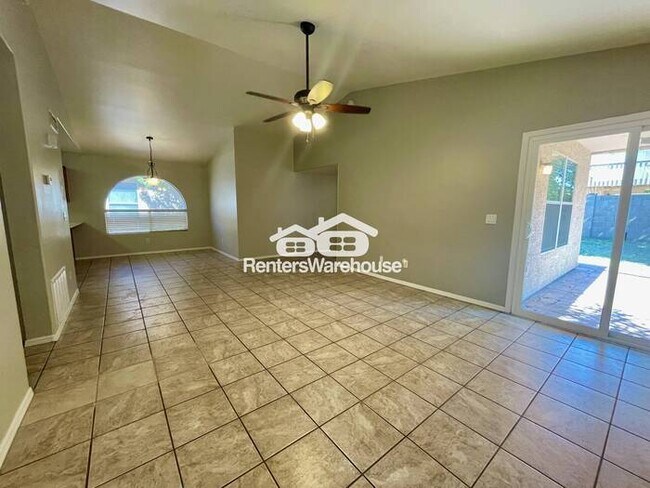 7938 W Paradise Dr Peoria, AZ 85345 photo 3