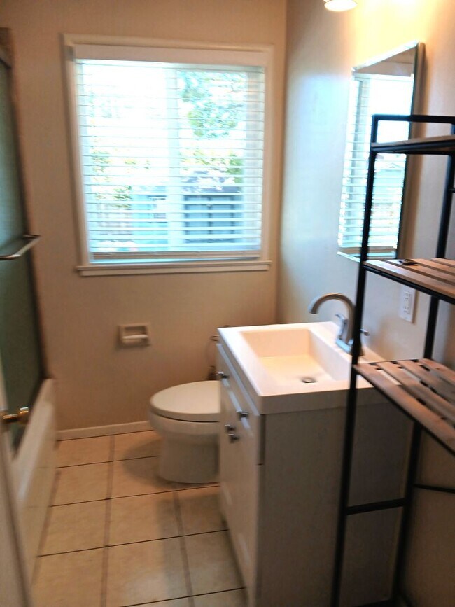 1757 King St Santa Cruz, CA 95060 photo 4
