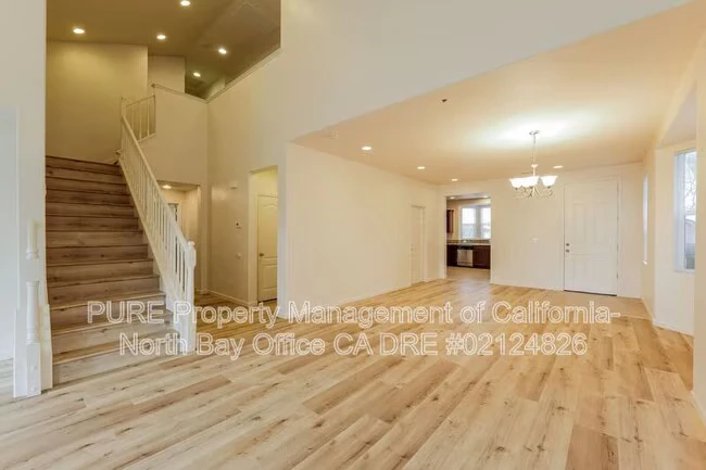 2047 Verbena Dr Santa Rosa, CA 95404 photo 2