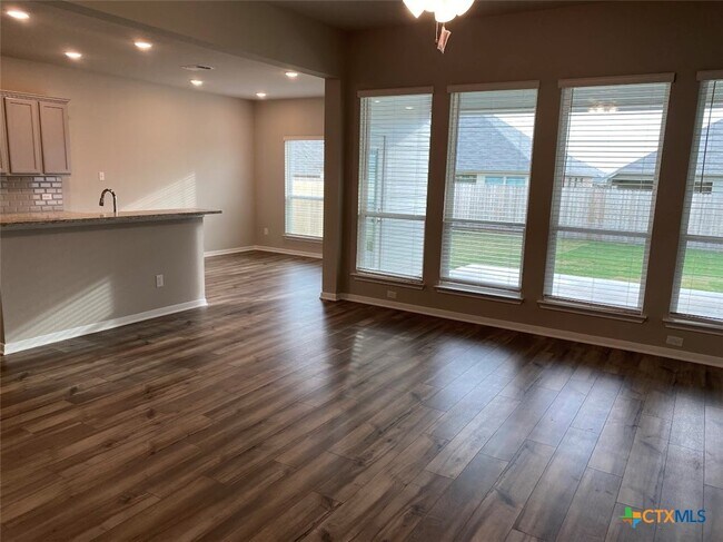 10231 Six Shooter Ln Temple, TX 76502 photo 3