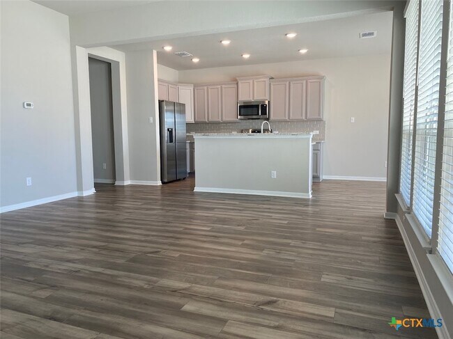10231 Six Shooter Ln Temple, TX 76502 photo 4