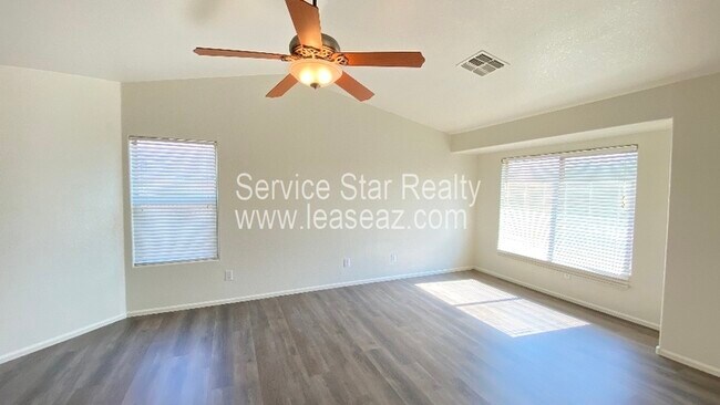 7805 S 46th Dr photo 5