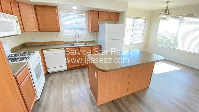7805 S 46th Dr photo 3