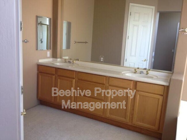 1242 D St Phoenix, AZ 85050 photo 5