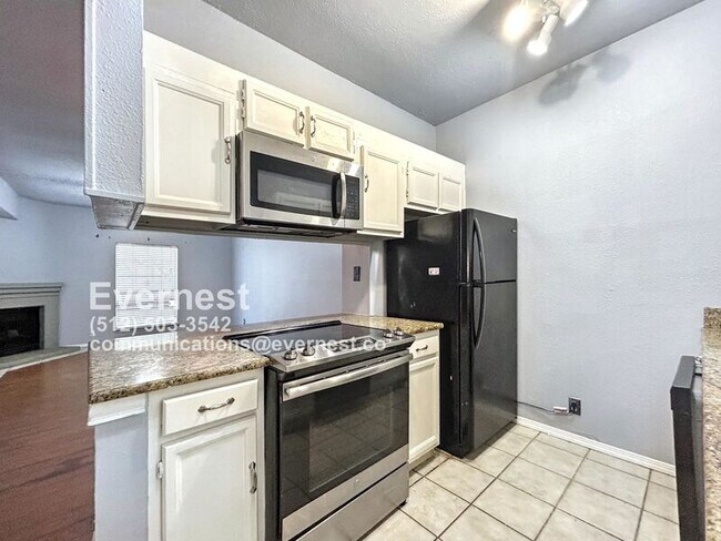 8655 Datapoint Dr San Antonio, TX 78229 photo 2