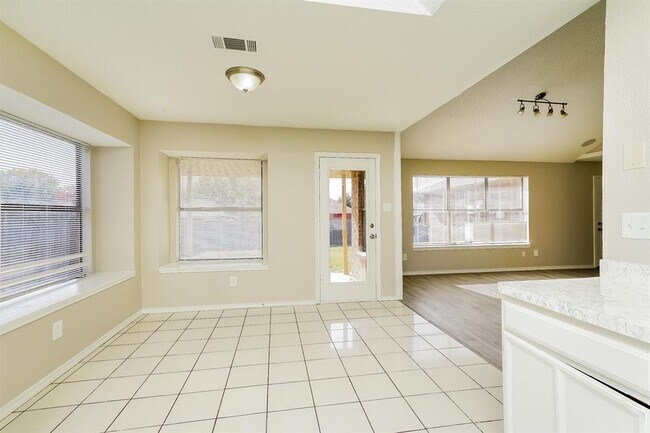 2008 Arles Lane, Carrollton, TX 75007 photo 5
