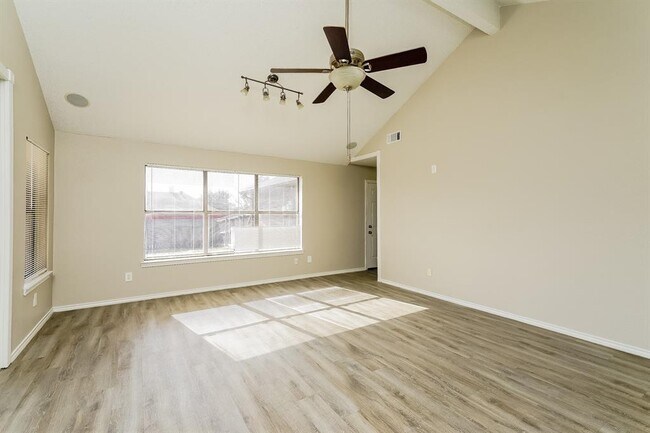 2008 Arles Lane, Carrollton, TX 75007 photo 2