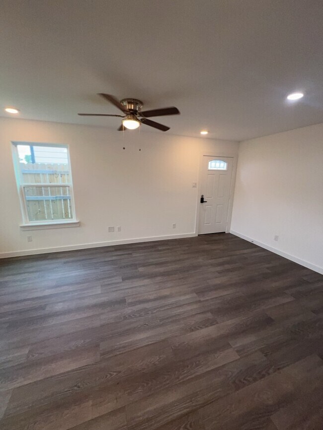 6009 Wedgefield Street, Houston, TX 77028 photo 2