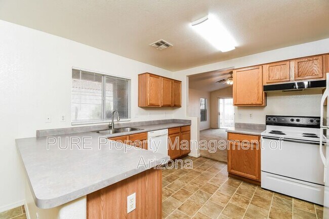 930 E Monterey St photo 4