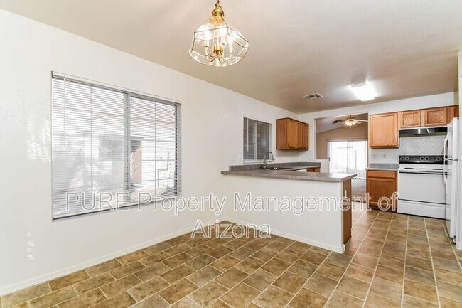 930 E Monterey St photo 5