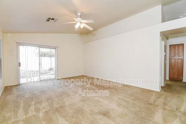 930 E Monterey St photo 2