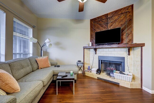 2901 San Jacinto Blvd Austin, TX 78705 photo 3
