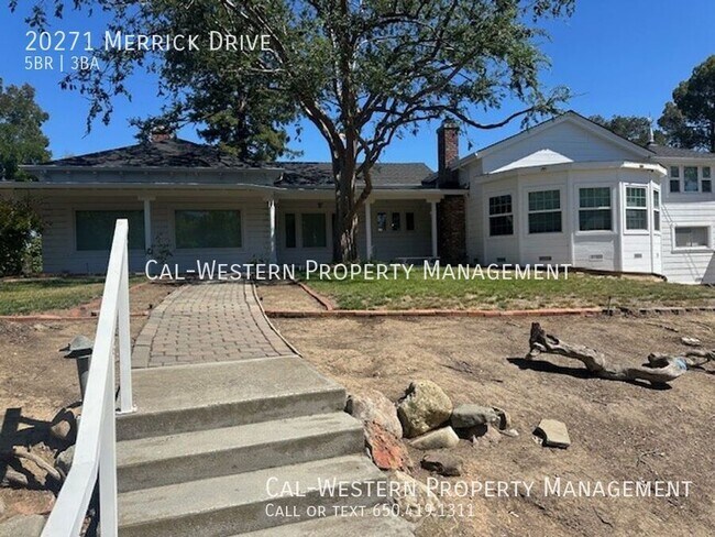 20271 Merrick Dr photo 2
