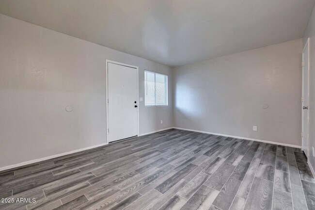 2216 E Eugie Terrace Phoenix, AZ 85022 photo 2