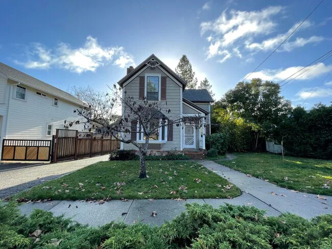535 Upham St Petaluma, CA 94952 photo 3