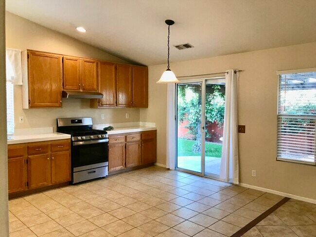 2497 Glen Meadow Lane, Escondido, CA 92027 photo 3