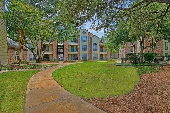 1110 Vista Valet Dr San Antonio, TX 78216 photo 2