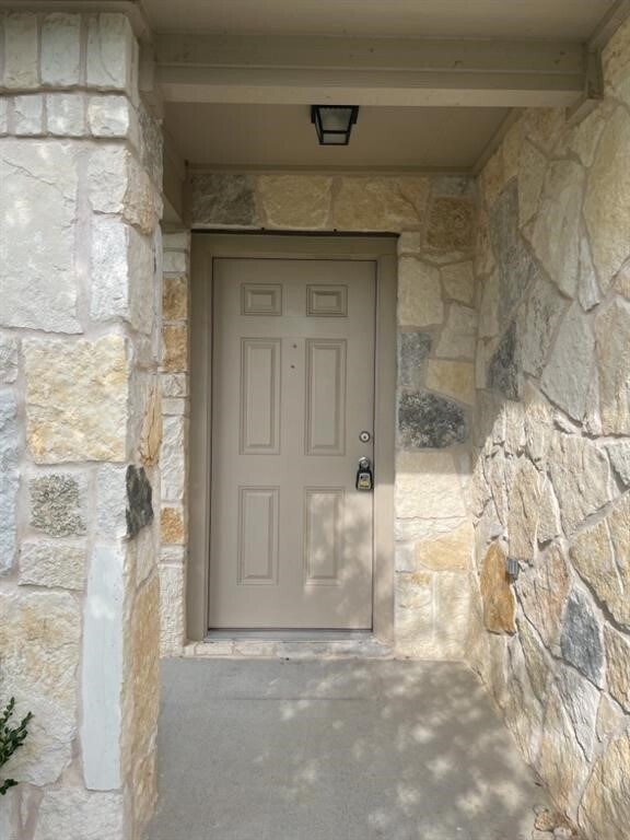721 Pinnacle Dr Georgetown, TX 78626 photo 2