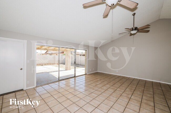9015 N 57th Ave Glendale, AZ 85302 photo 3