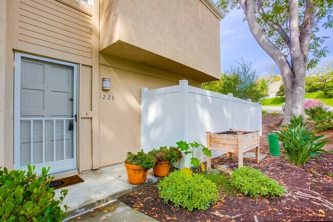 1228 Evergreen Dr Encinitas, CA 92007 photo 4
