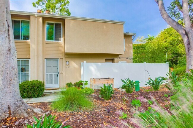 1228 Evergreen Dr Encinitas, CA 92007 photo 3