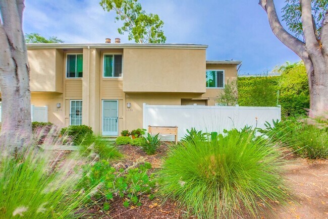 1228 Evergreen Dr Encinitas, CA 92007 photo 2