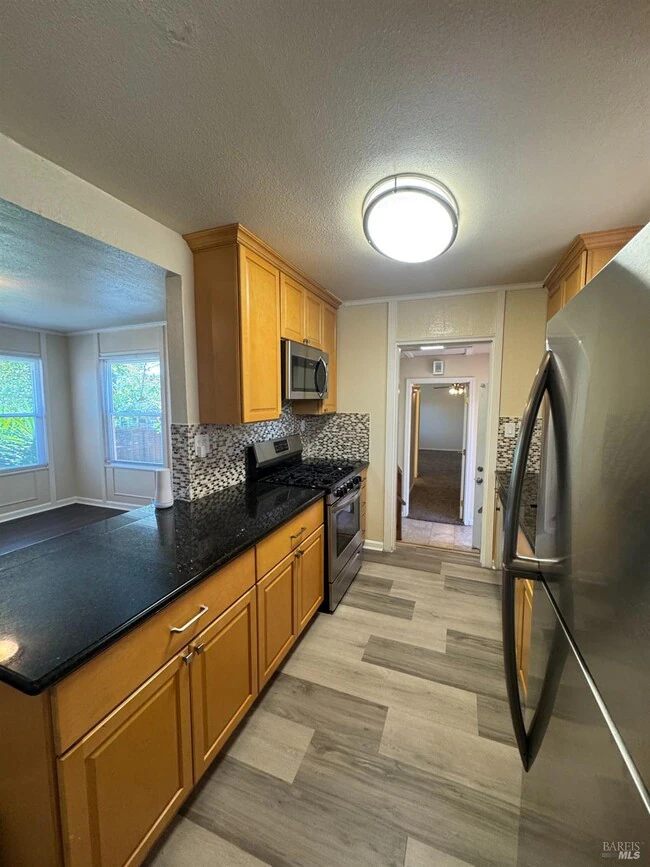 2230 Redwood St Vallejo, CA 94590 photo 3