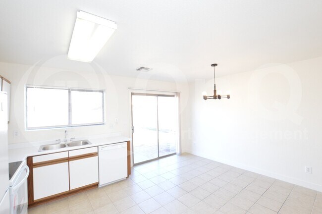 11832 W Roanoke Ave Avondale, AZ 85392 photo 5
