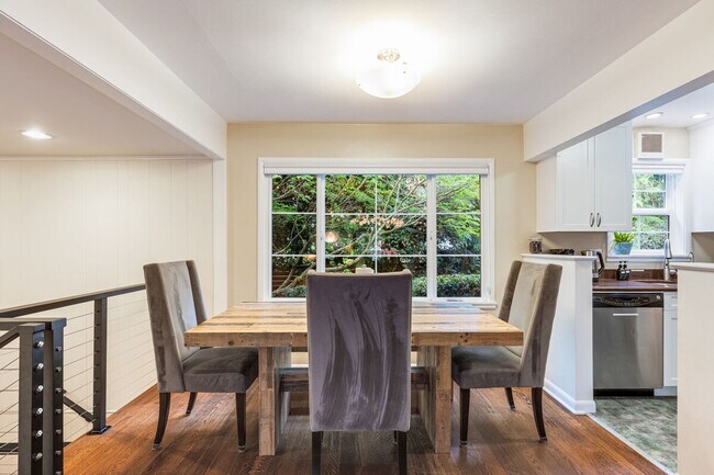 3177 NE 84th St Seattle, WA 98115 photo 3