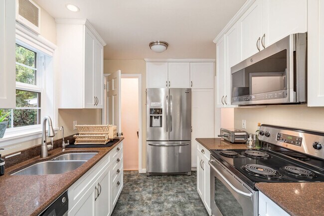 3177 NE 84th St Seattle, WA 98115 photo 4