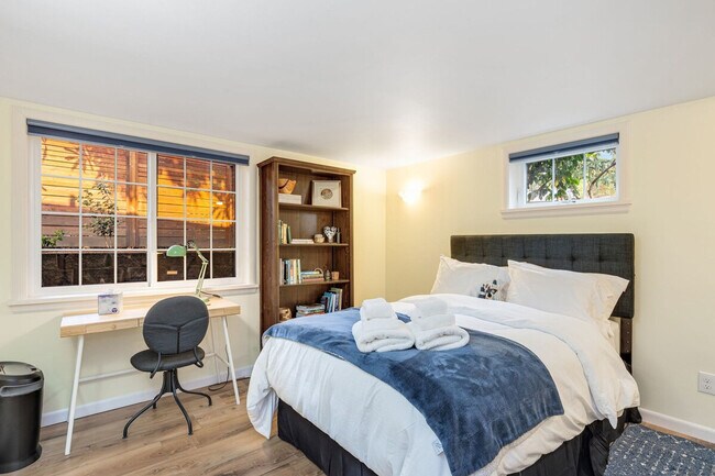3177 NE 84th St Seattle, WA 98115 photo 5