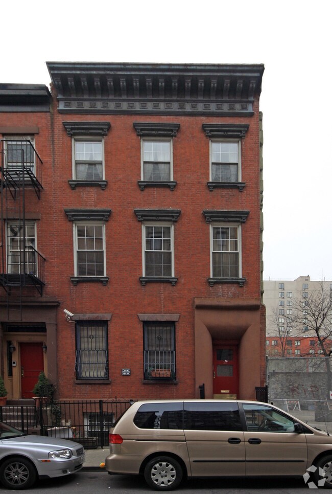 30 E 3rd St New York, NY 10003 photo 4