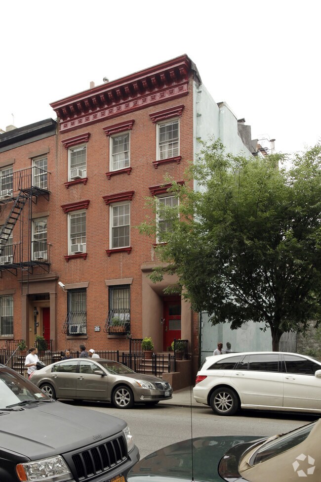 30 E 3rd St New York, NY 10003 photo 2