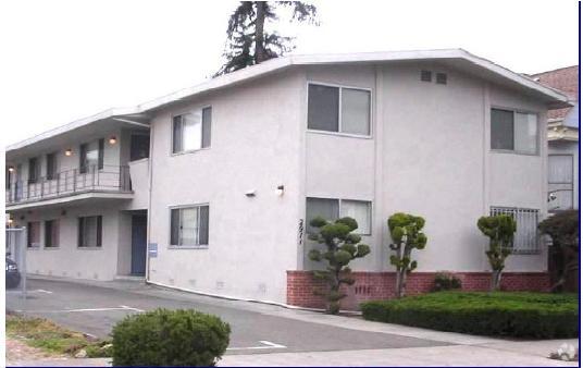 2911 Deakin photo 4