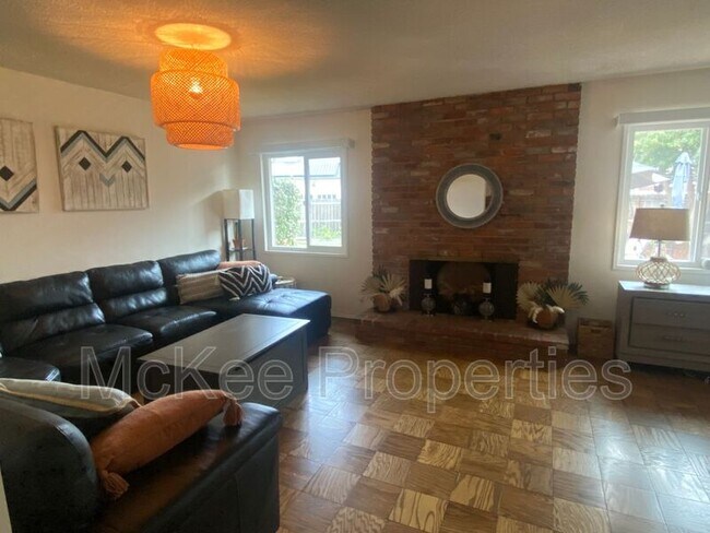 40 Ocean Court, Coronado, CA 92118 photo 2