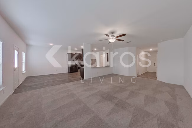 950 Shady Brk New Braunfels, TX 78132 photo 3